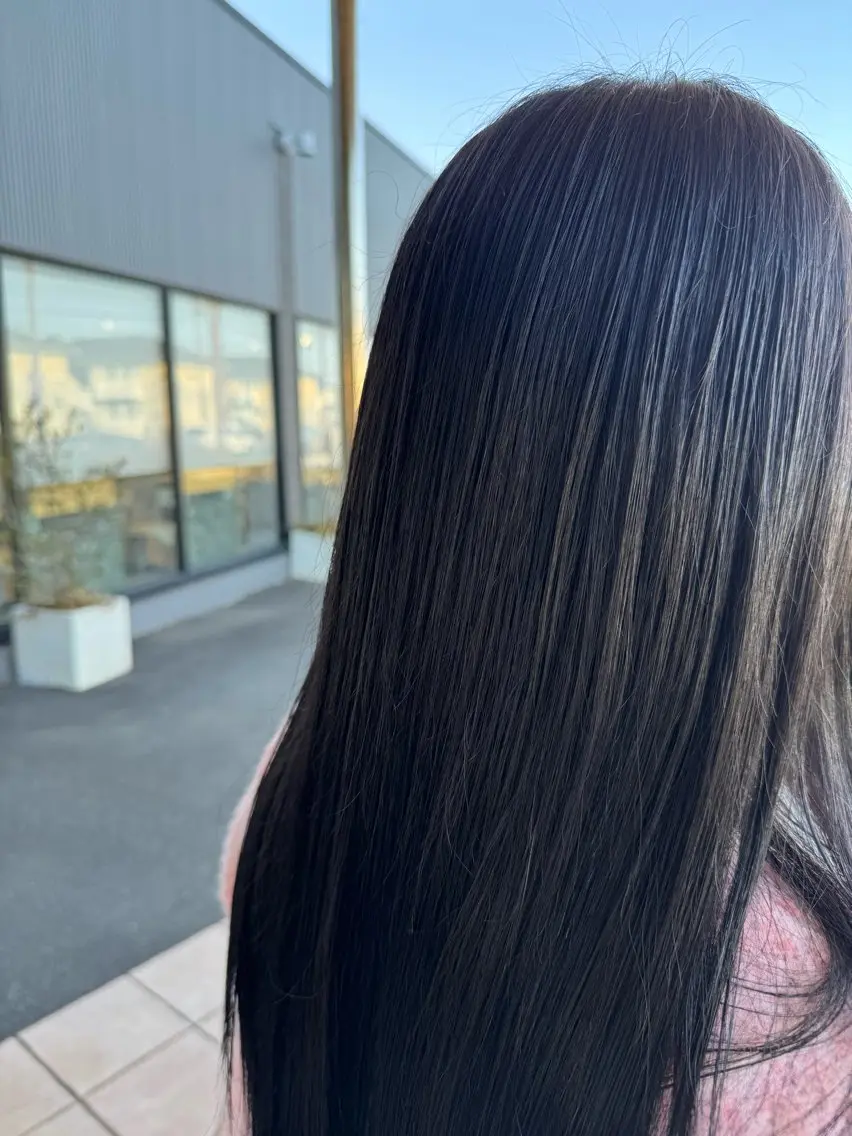 ショート カラー 黒髪 ブルーカラー ブルーブラック 今野 優のヘアスタイル