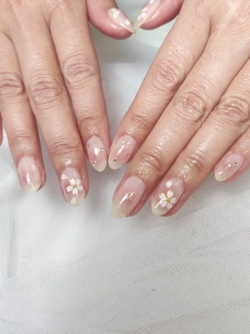 ネイル チークネイル 桜ネイル フラワーネイル ジェルネイル キラキラネイル Nailroom3  古屋のネイルデザイン