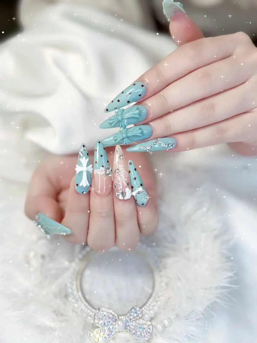 セミロング ハンドネイル Bibi nail Osakaのネイルデザイン