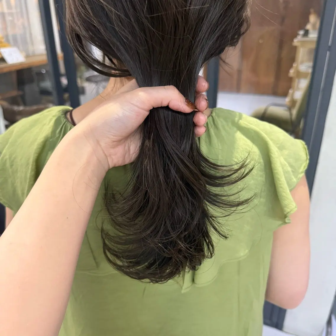 セミロング カラー オリーブカラー rimi ／透明感カラーのヘアスタイル