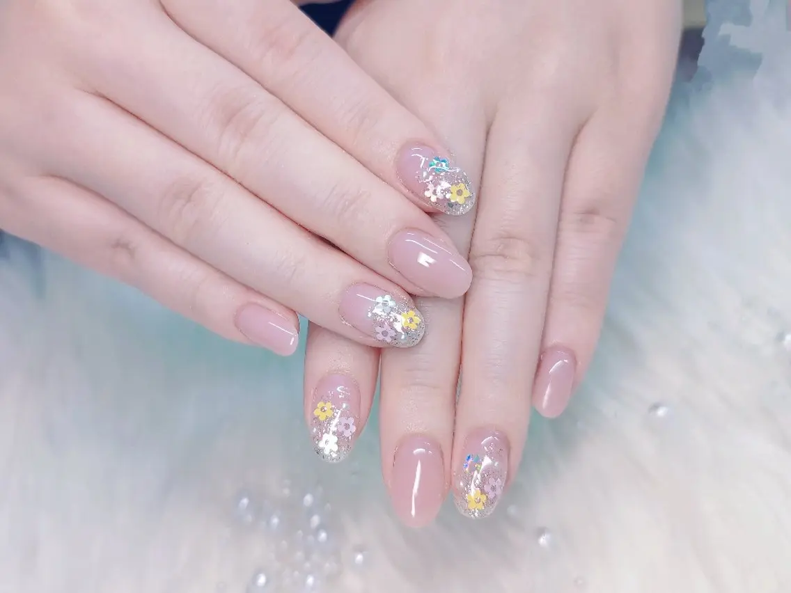 ネイル 長さ出し ジェルネイル キラキラネイル ラメ(グリッター) ニュアンスネイル Chouette Nailのネイルデザイン