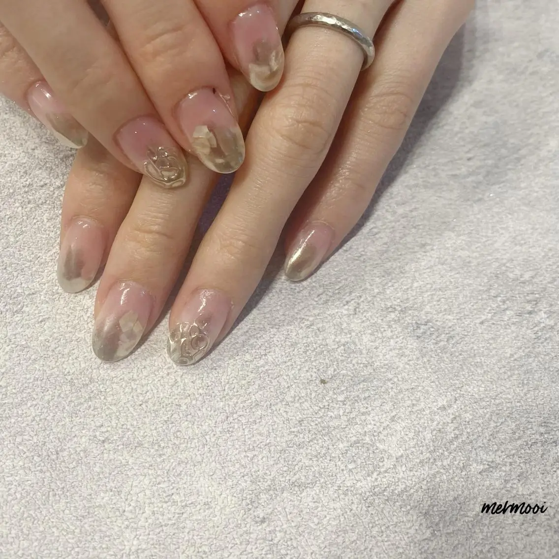 ネイル ジェルネイル ミラーネイル ニュアンスネイル シルバー mermooi nailのネイルデザイン