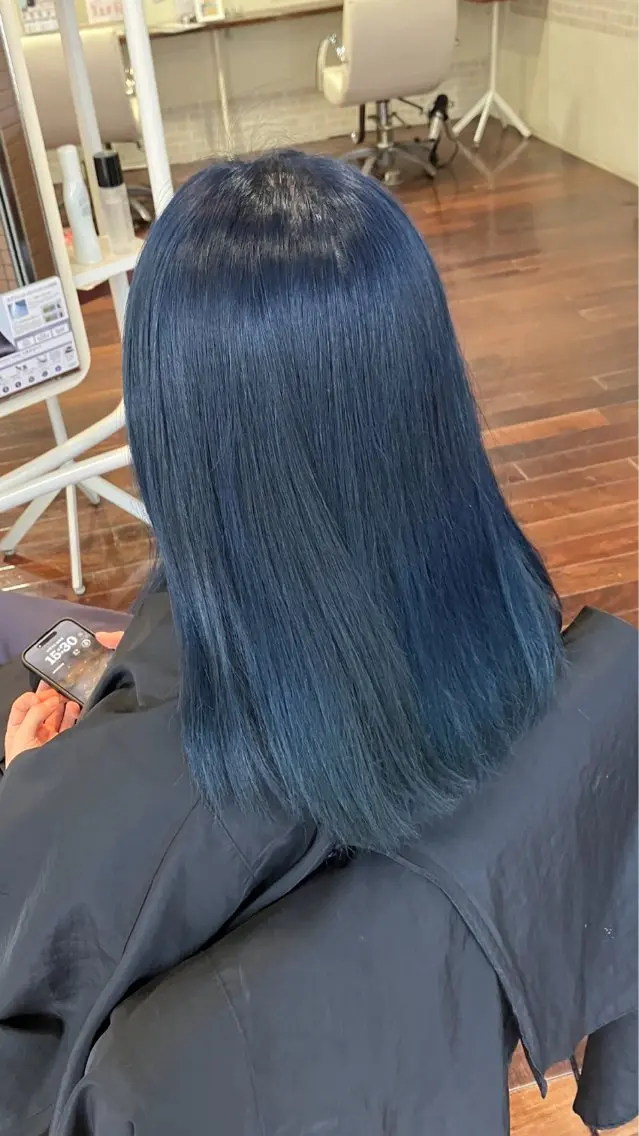 ロング カラー ブリーチ ブルーカラー ネイビーカラー 髪質改善美容師 🪽YOSSYのヘアスタイル