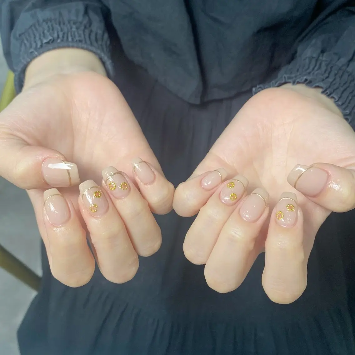 ネイル チークネイル フレンチネイル ジェルネイル ガーリー キラキラネイル ハンドネイル UM Nail Salonのネイルデザイン