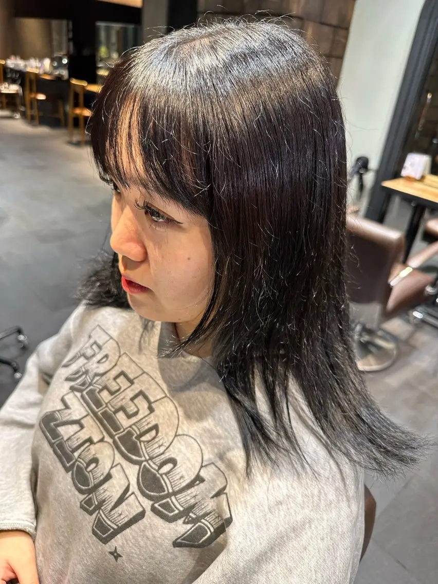 ミディアム カット ヘアカラー 齊藤政太 顔周り カット 透明感カラーのヘアスタイル