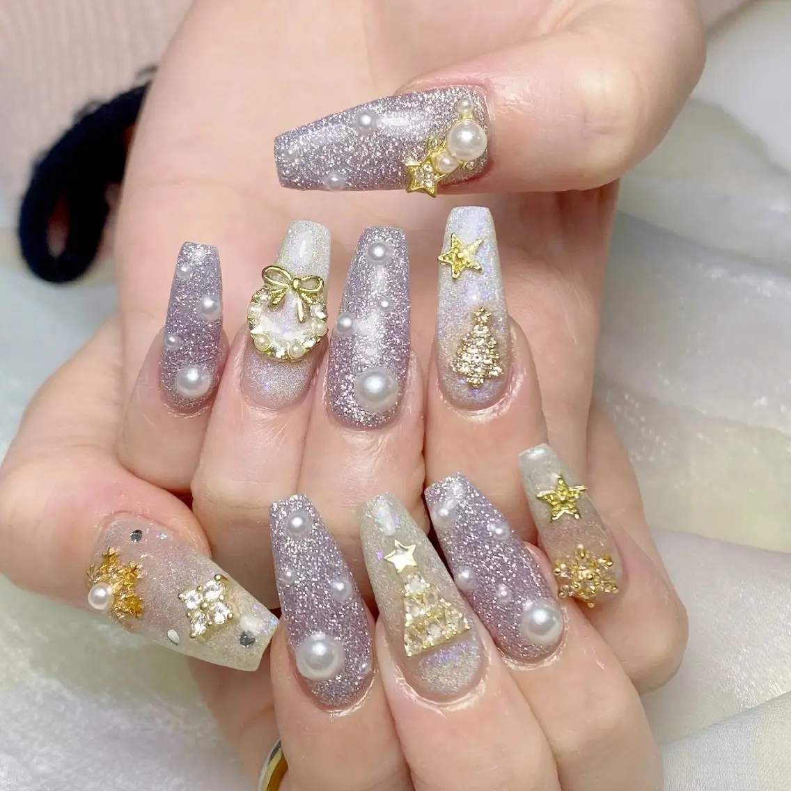 ネイル チークネイル フレンチネイル ジェルネイル ガーリー キラキラネイル ハンドネイル UM Nail Salonのネイルデザイン