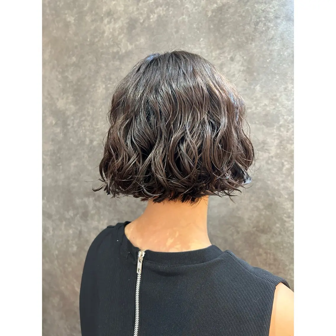 ショート カラー パーマ ベージュカラー ボブ 三木 夏穂のヘアスタイル