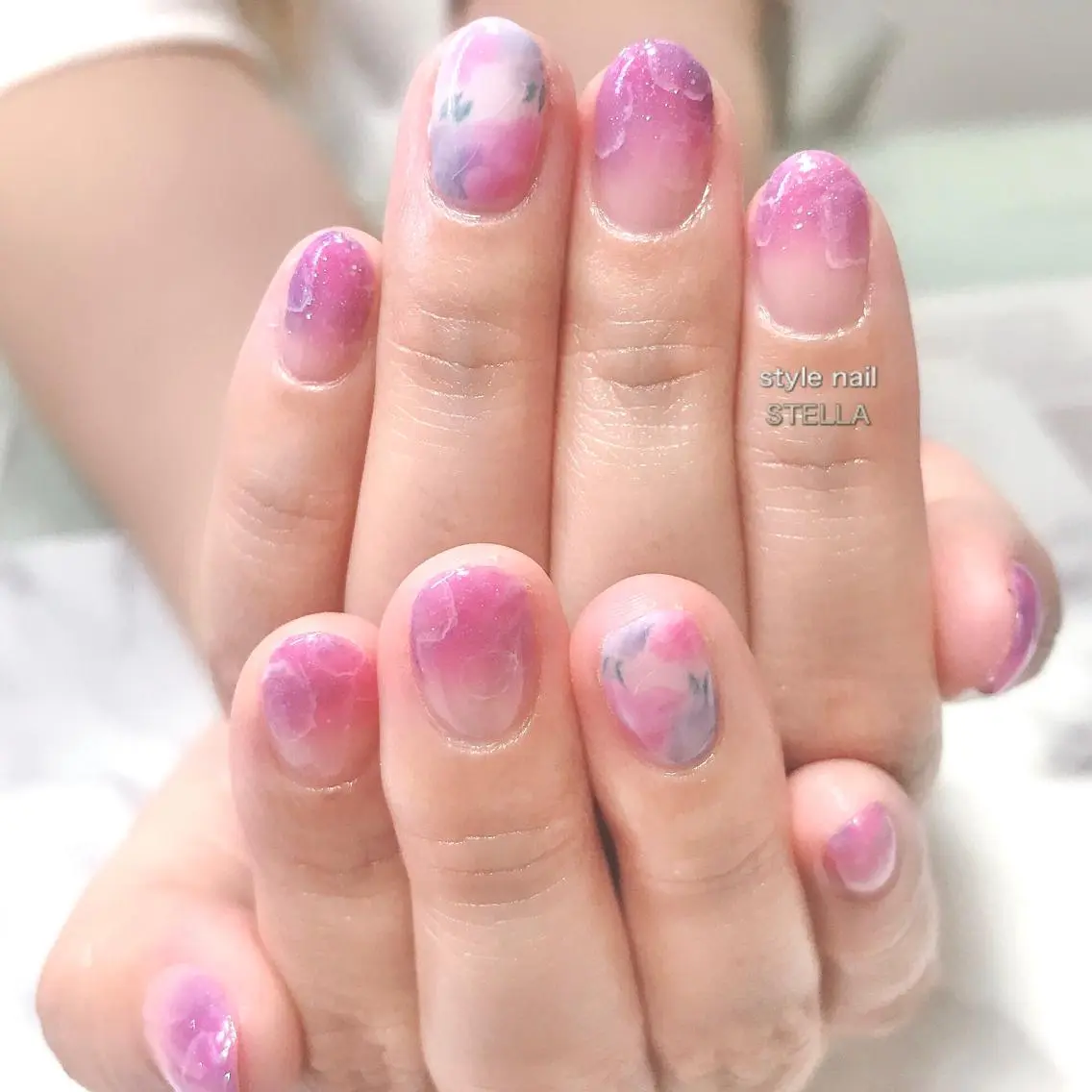 ネイル グラデーション ニュアンスネイル ピンク ステラ marikominoのネイルデザイン