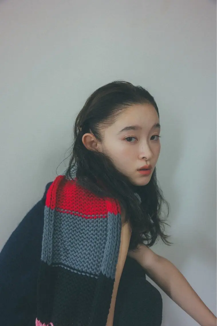 セミロング パーマ honoka ikegamiのヘアスタイル