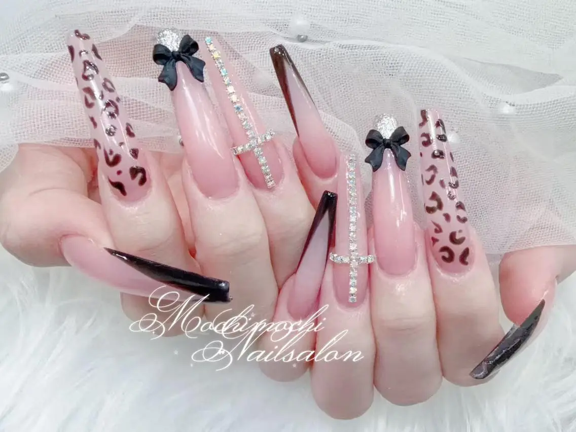 ネイル 長さ出し キラキラネイル 韓国ネイル ロングネイル マグネットネイル ハンドネイル ハンドケア Yuki🌸 nailのネイルデザイン