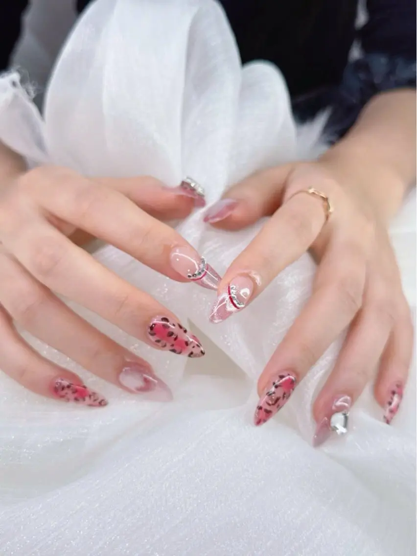 ネイル フレンチネイル グラデーション キラキラネイル 韓国ネイル マグネットネイル ハンドネイル ハンドケア Hara Nail 【持ち込みOK】のネイルデザイン