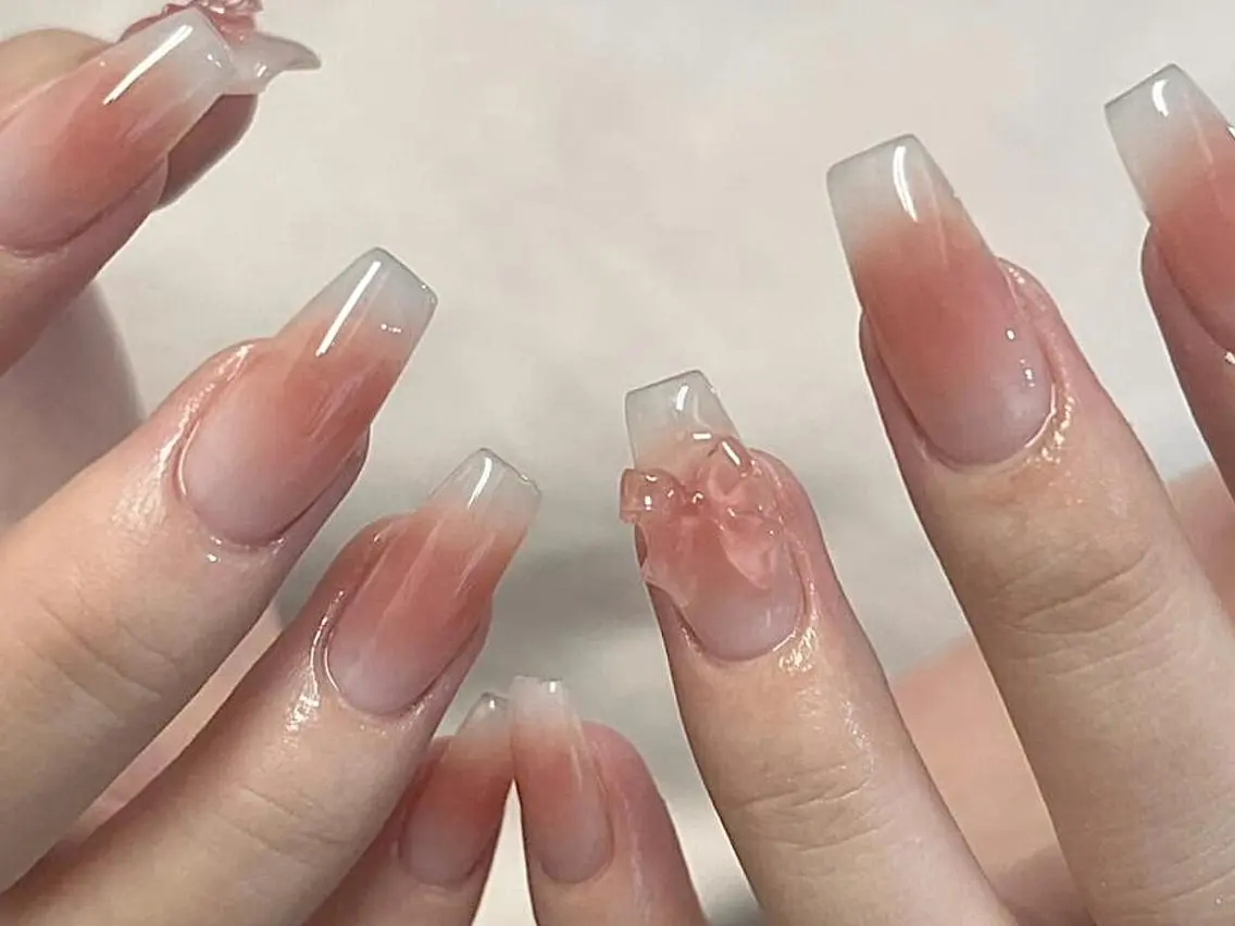 ネイル アートネイル 持ち込み Shis_🦄shi 韓国風キラキラネイルのネイルデザイン