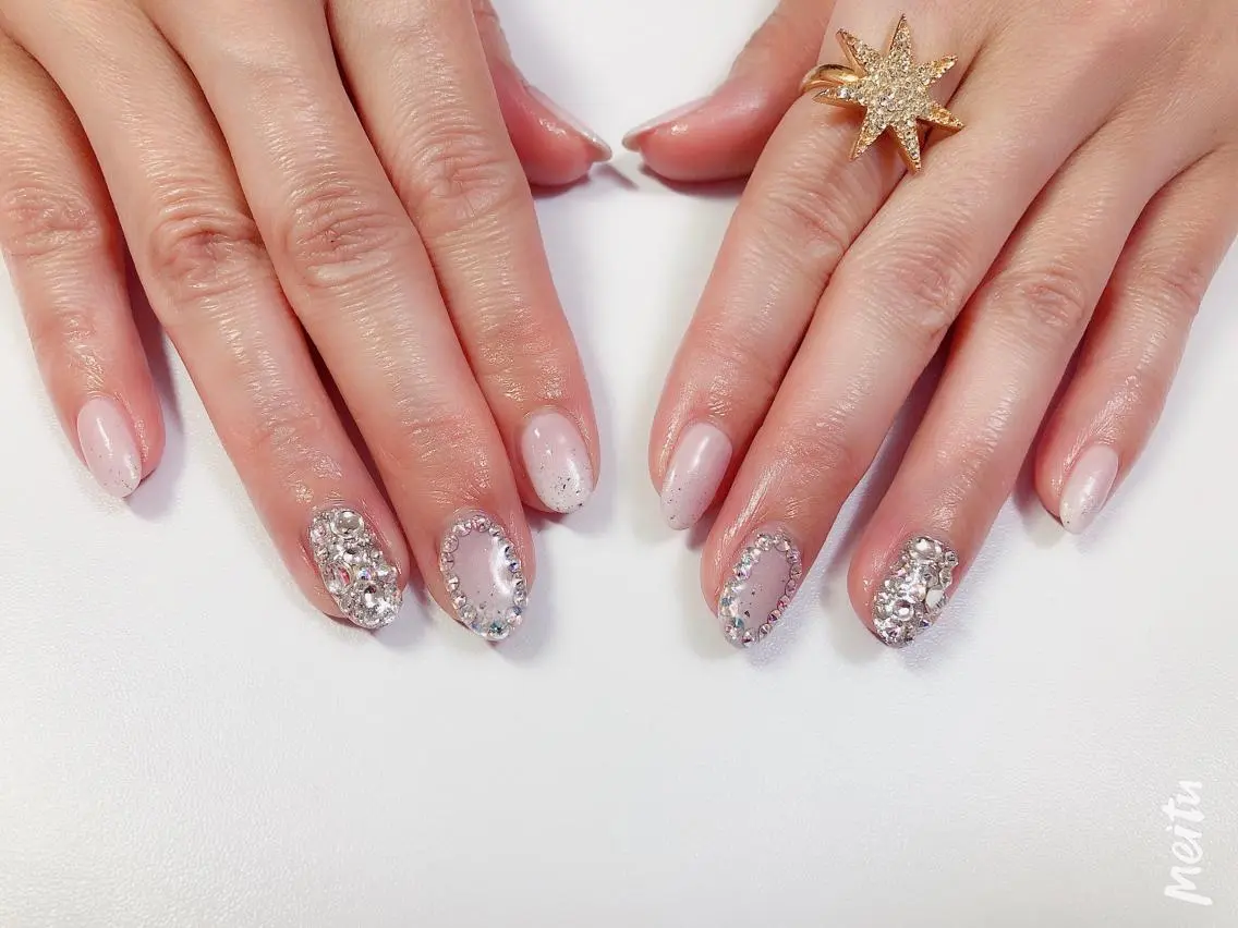 ネイル キラキラネイル BeautyNail eyelashのネイルデザイン