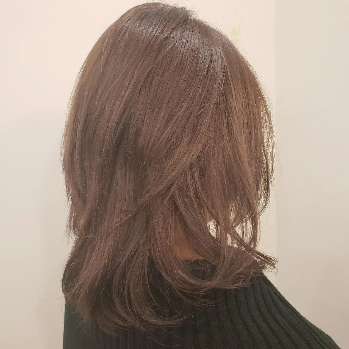 ミディアム カラー ブラウンカラー レイヤーカット 美谷添（ミヤゾエ） まどか大人ヘアサロンのヘアスタイル
