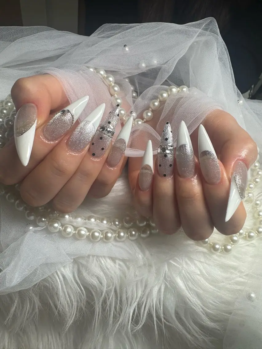 ネイル オーロラネイル フレンチネイル ジェルネイル ハロウィン キラキラネイル ハンドネイル H.baby Nail Salonのネイルデザイン