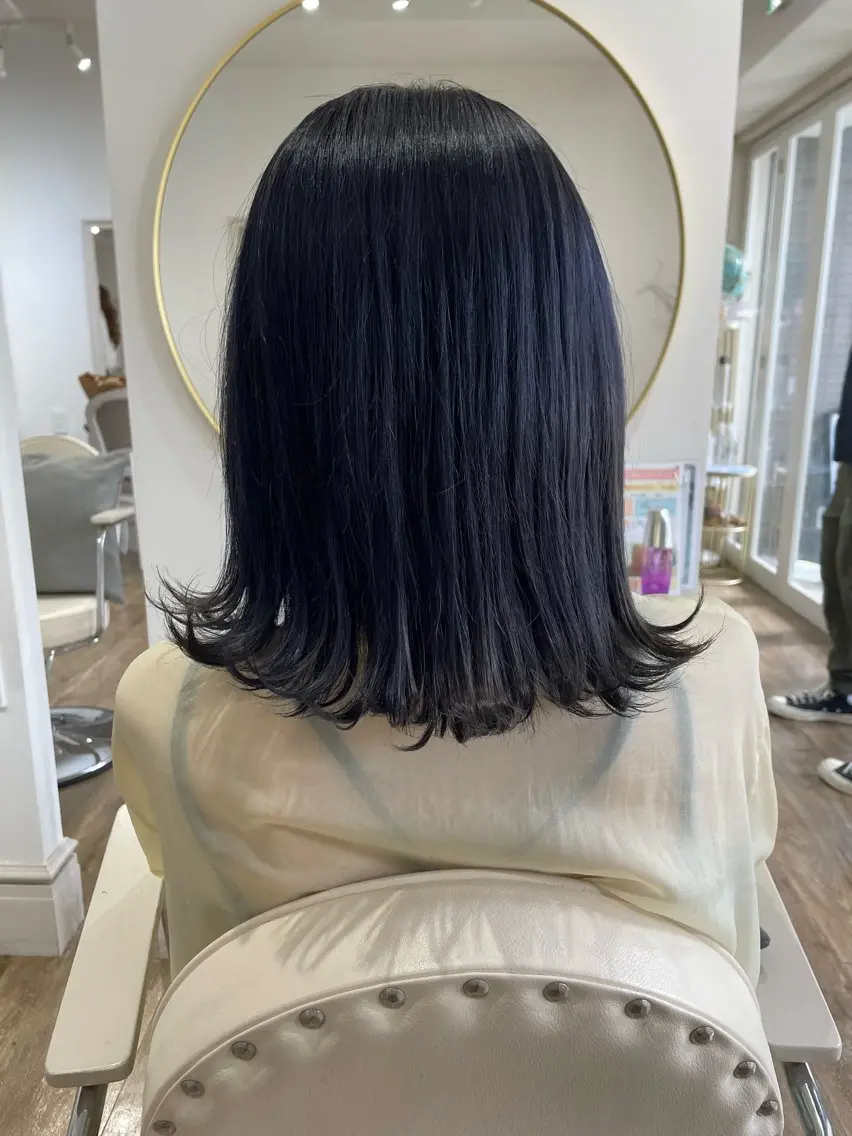 ミディアム カラー 黒髪 ブルーカラー ブルーブラック 鈴木 崇之のヘアスタイル