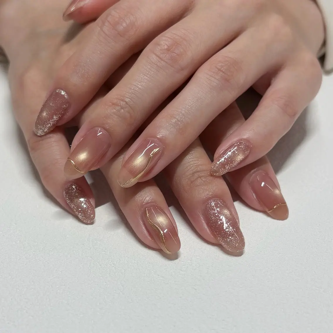 ネイル フラッシュネイル ゴールド 氷ネイル・うるうるネイル ラメ(グリッター) マグネットネイル moeko nailのネイルデザイン