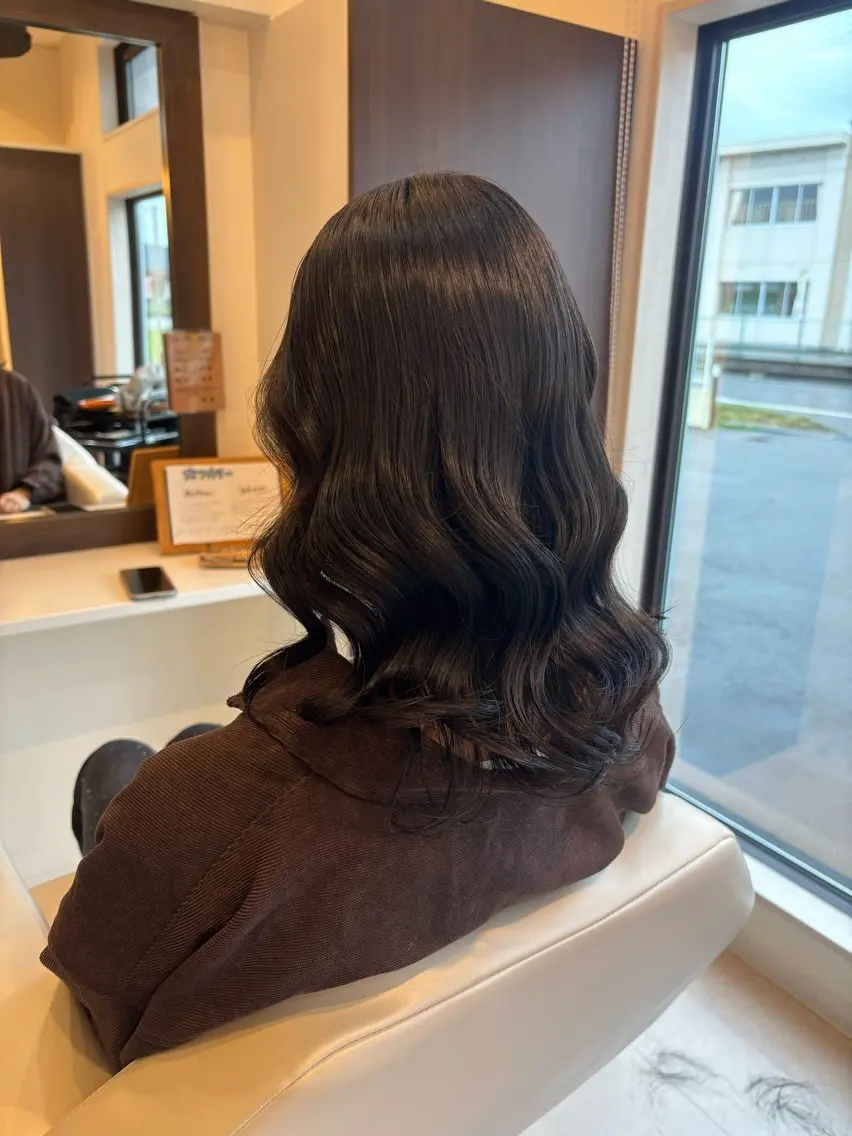 ミディアム カット 山本 詩織のヘアスタイル
