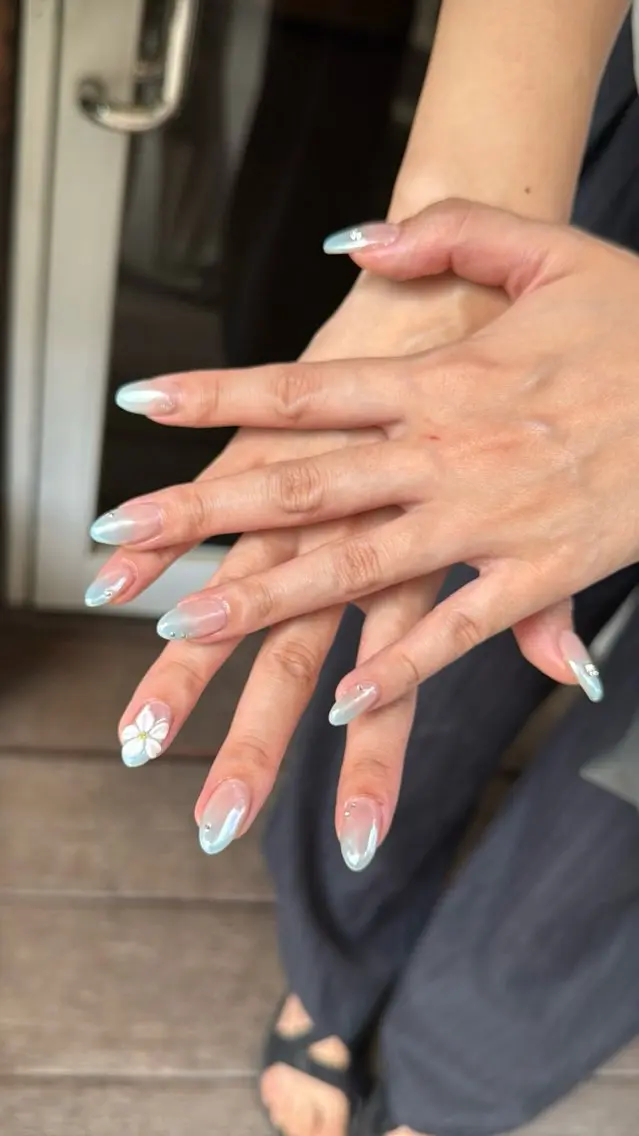 ネイル フラッシュネイル フラッシュマグ フットネイル フレンチネイル 韓国ネイル ハンドネイル SAKU nail 作島茜のネイルデザイン