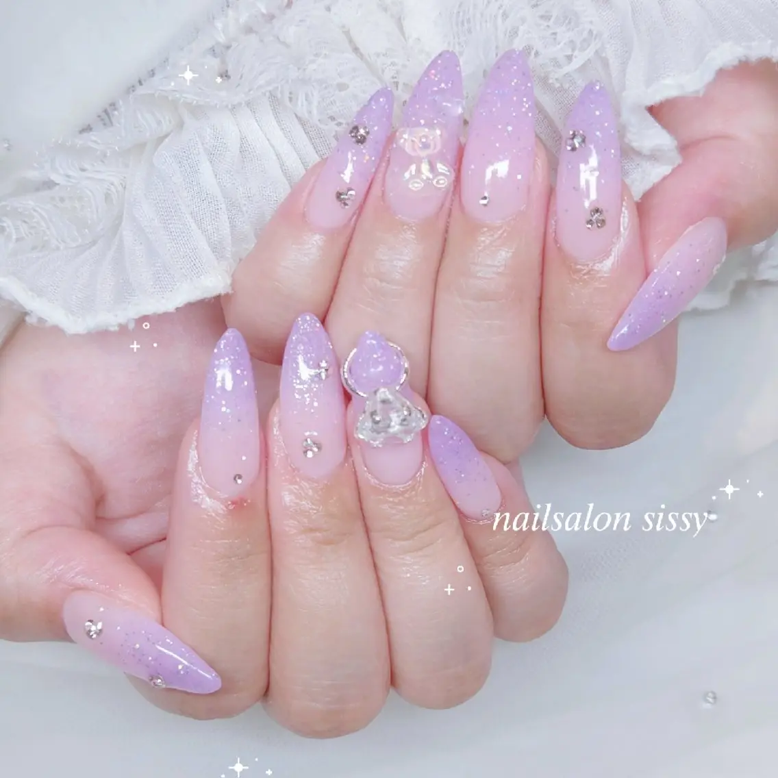 ネイル ガーリー キラキラネイル ラメ(グリッター) ラメグラデーション ワンホンネイル ハンドネイル sissy hatsuneのネイルデザイン