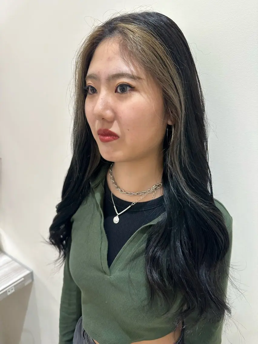 ロング カラー タイトボブ個性派カラ ーAKANEのヘアスタイル