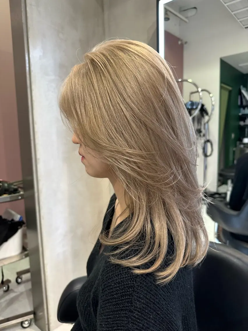 ミディアム カット トリートメント 爆美女製造機 レイヤーのプロのヘアスタイル