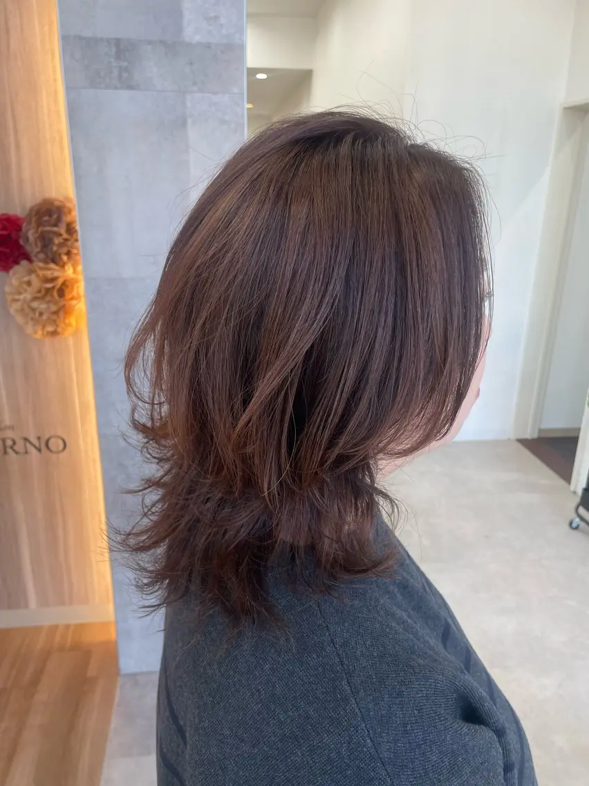 ミディアム カラー パーマ ミディアムレイヤー くびれヘア レイヤーカット 小顔カット 葭葉 久美子のヘアスタイル