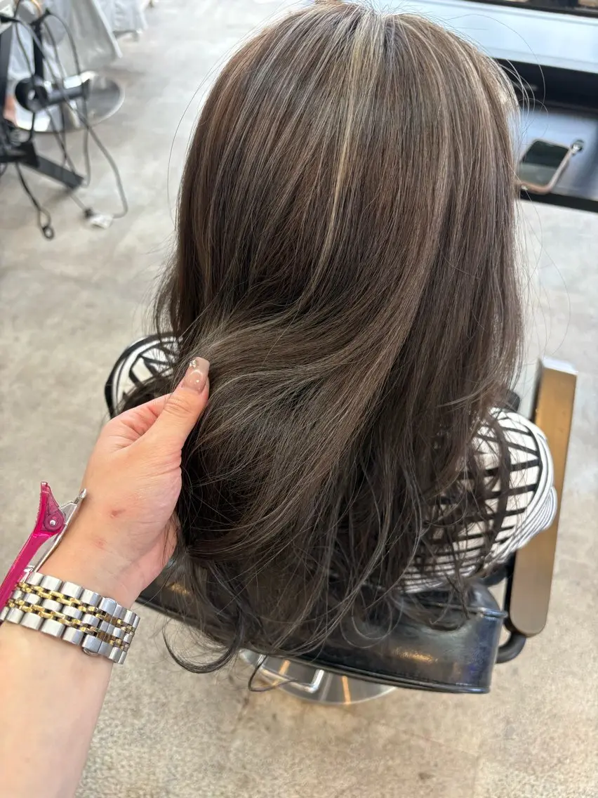 セミロング ハイライト ROI 🫧KANAMIのヘアスタイル