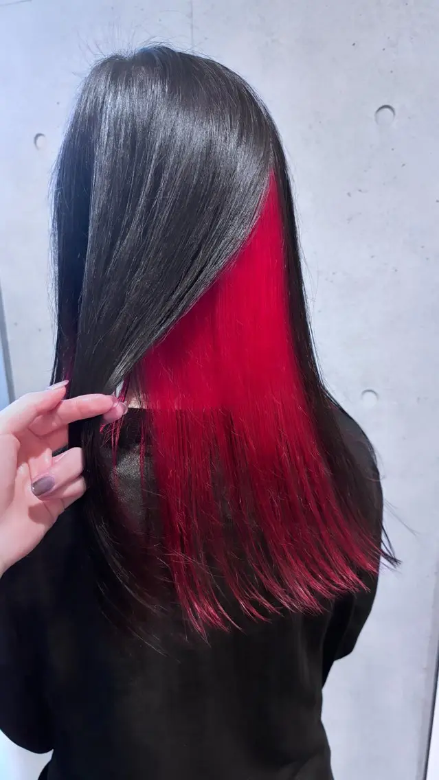 ロング カラー ヘアアレンジ レッドカラー ヘアカラー アニメ髪・ウルフ🦇 樋口莉夏のヘアスタイル