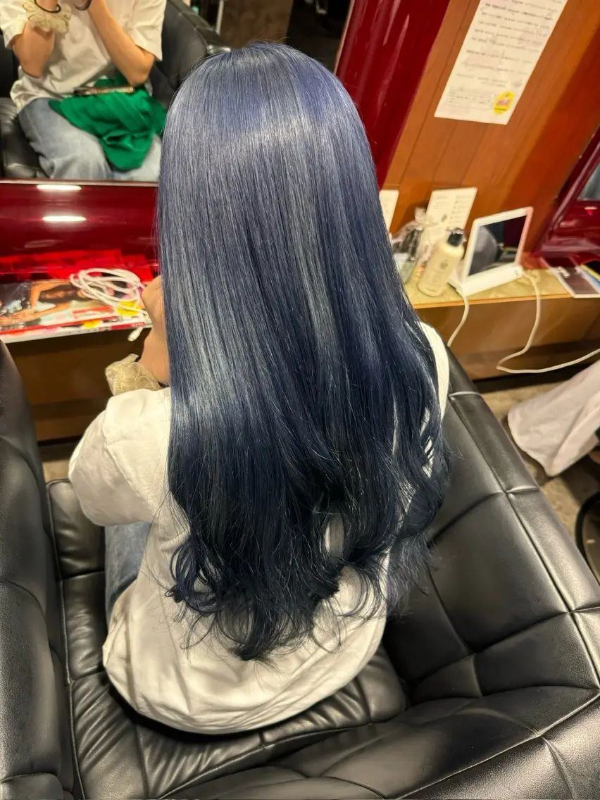 ロング カラー 藤井 麗桜のヘアスタイル