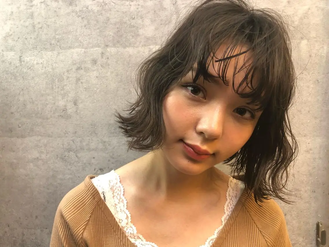 ミディアム パーマ カット ヘアカラー トリートメント 顔周りレイヤー/韓国 ブリーチminamiのヘアスタイル
