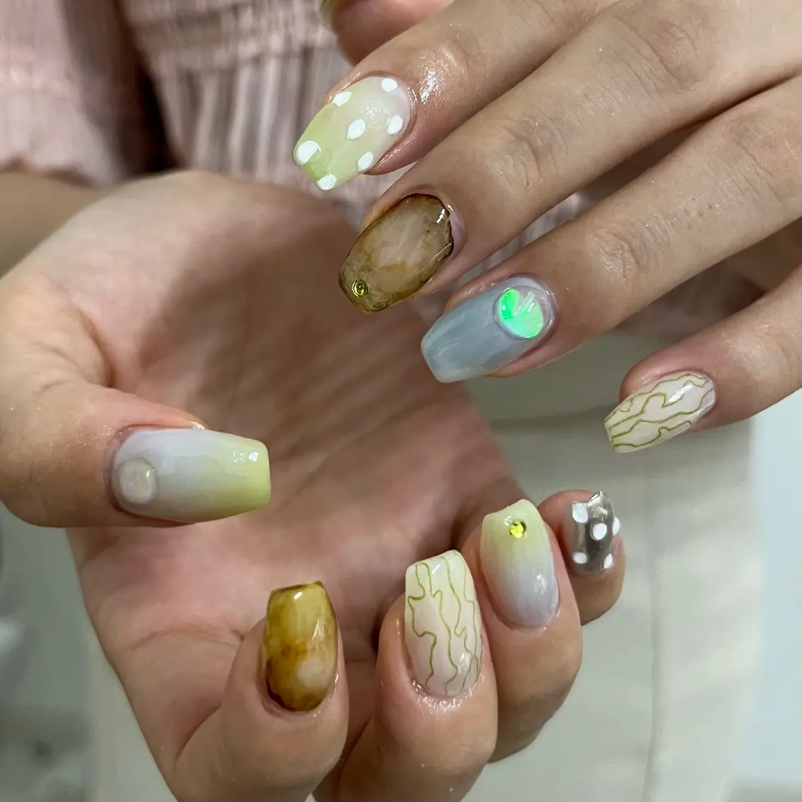 ネイル グリーン 持ち込み ハンドネイル vegh. nail／阿波座のネイルデザイン