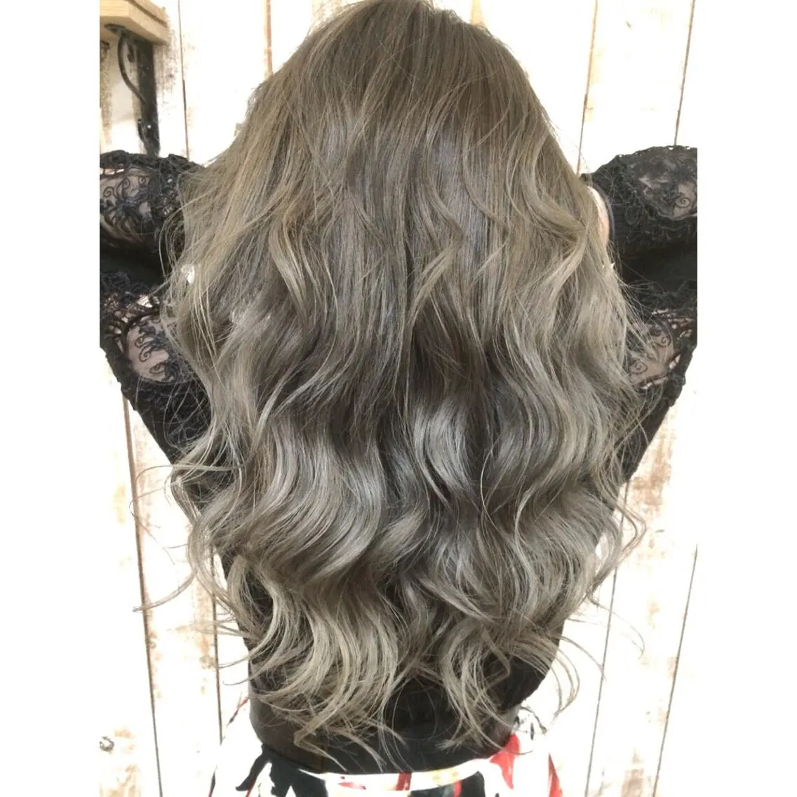 ロング カラー ハイライトカラー シルバー 3Dハイライト ハイライト ヘアカラー トリートメント 井上 一平のヘアスタイル