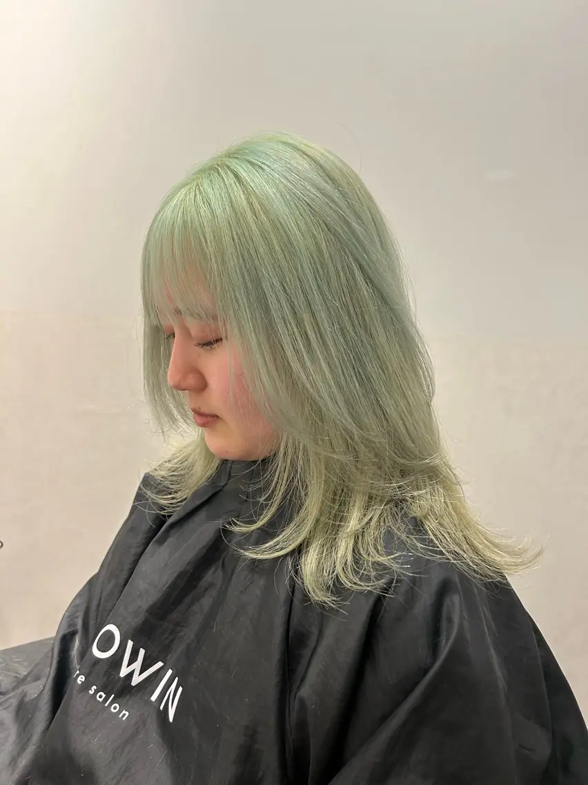 セミロング カラー 🫒オリーブ/透け感 レイヤー🌿モエカのヘアスタイル