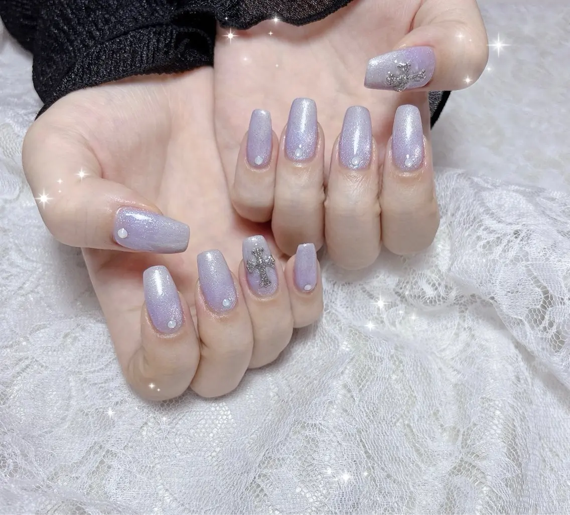 ネイル グラデーション マグネットネイル パープル ホワイト ハンドネイル FLARE NAIL フレアネイルのネイルデザイン