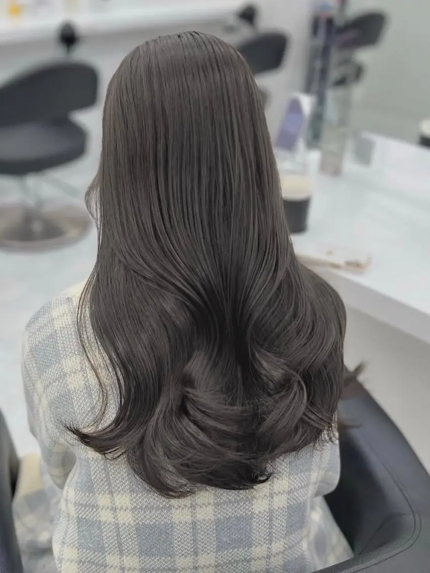 ロング カラー ヘアカラー トリートメント 赤み消し韓国ヘア レイヤー縮毛🤍渡邉のヘアスタイル