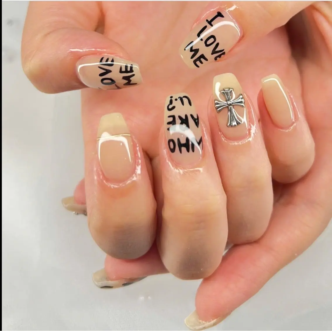 ネイル フレンチネイル キラキラネイル マグネットネイル ミラーネイル ニュアンスネイル ハンドネイル Tira Nailのネイルデザイン