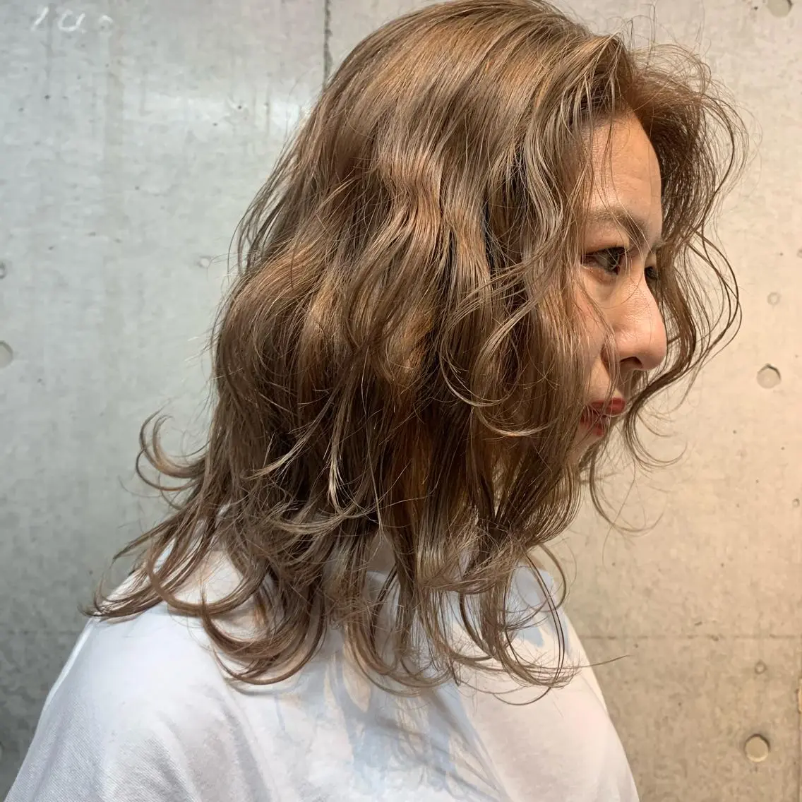 セミロング カラー ベージュカラー Yuki☺︎パーマ レイヤーカットのヘアスタイル