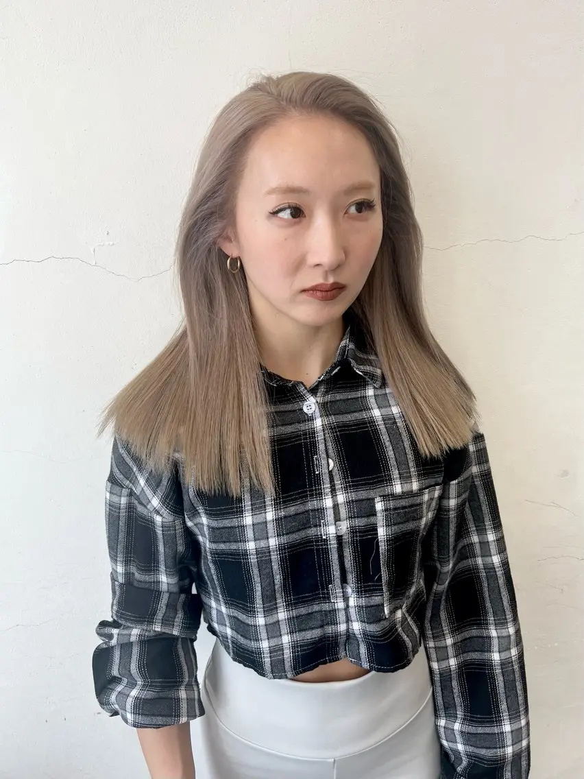 セミロング カラー アッシュ ベージュカラー ブリーチ ブロンド ケアブリーチ カット ヘアカラー トリートメント HARU//原宿🤍 リピート率NO.1のヘアスタイル
