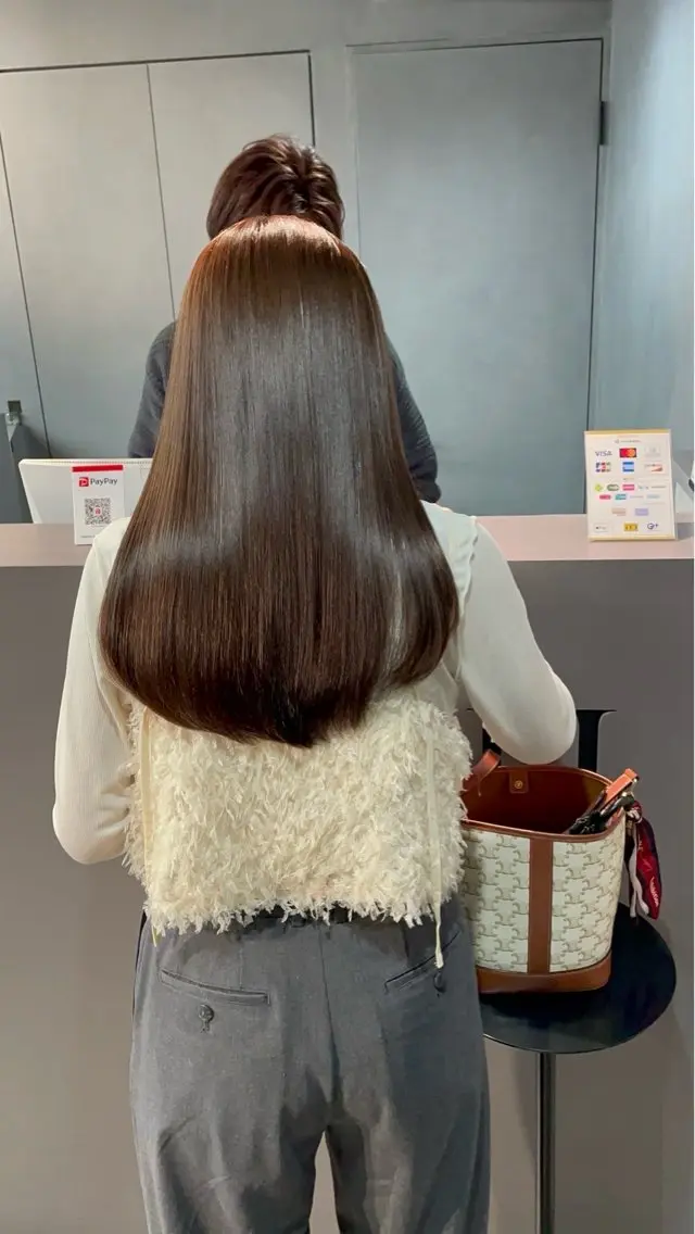 セミロング 髪質改善 岡田 大樹のヘアスタイル