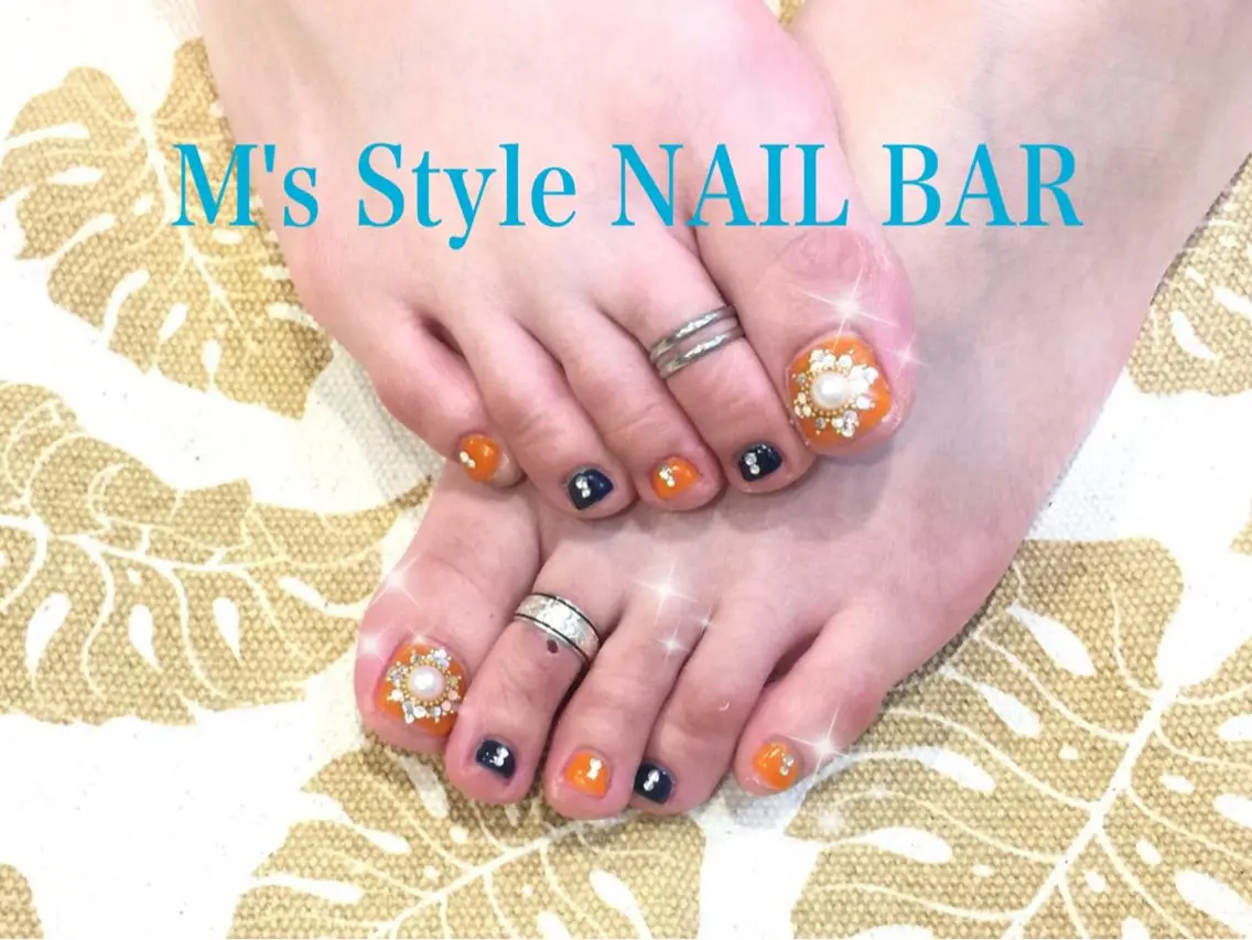 ショート ネイル ブルー フットネイル ジェルネイル ゴージャス キラキラネイル M's Style NAIL BARのネイルデザイン