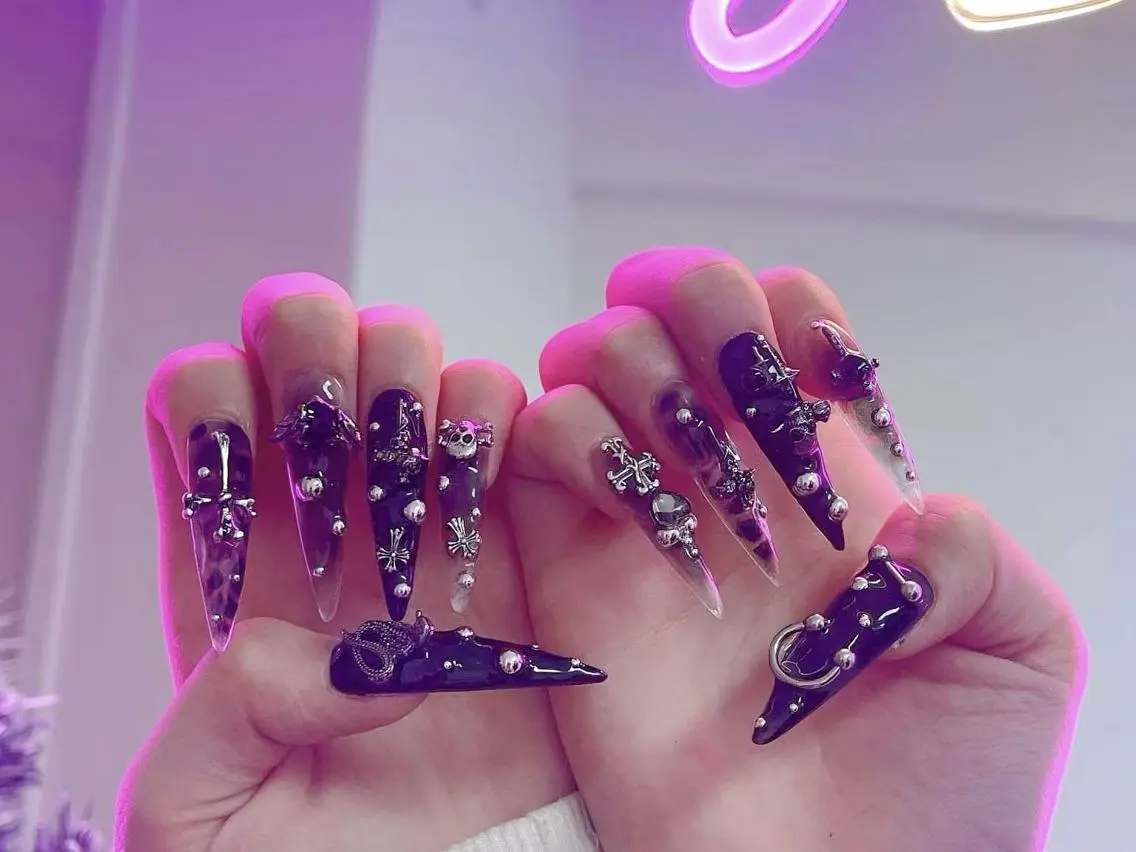 ネイル 長さ出し キラキラネイル 韓国ネイル ロングネイル マグネットネイル ハンドネイル ハンドケア Akira✨ nailのネイルデザイン