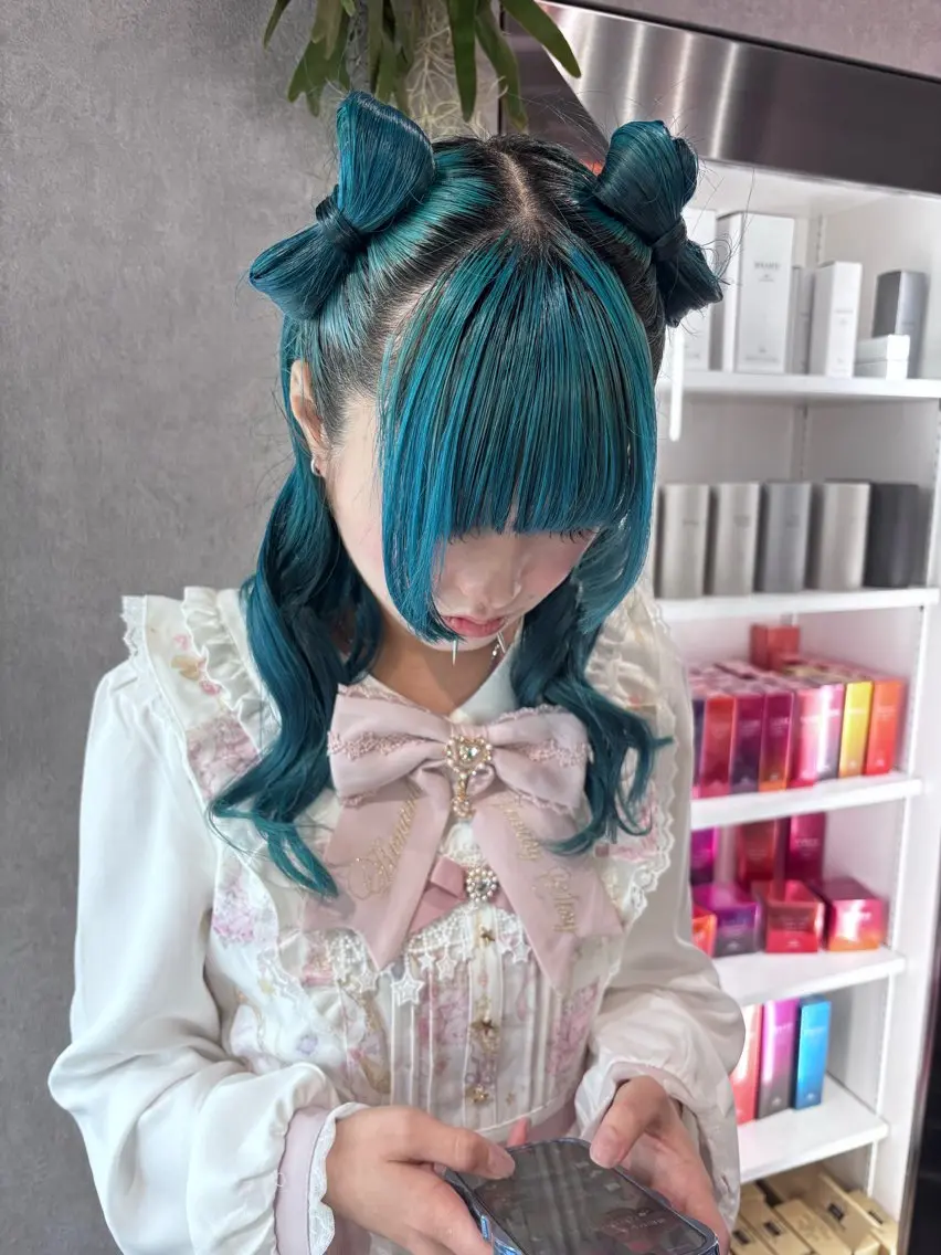 セミロング カラー ヘアアレンジ 切りっぱなしボブ ブリーチ ダブルカラー イヤリングカラー ハイライトカラー ヘアセット iona/ハイトーン /ネイルのネイルデザイン