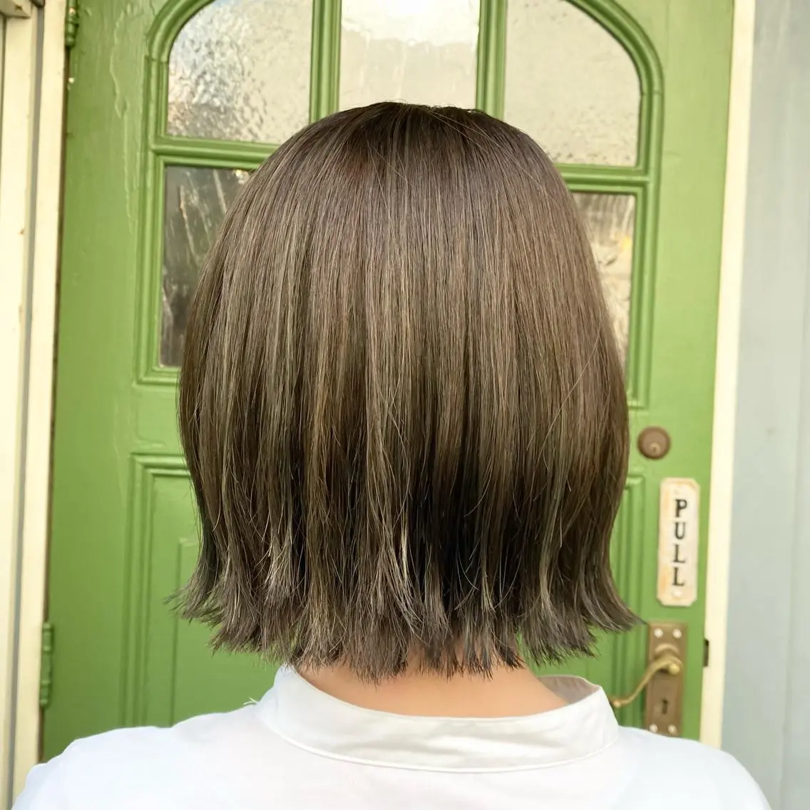ショート カラー ベージュカラー ハイライトカラー ミルクティーベージュ オリーブカラー ハイライト カット ヘアカラー トリートメント ヘッドスパ BRITS 渡辺 菜々子のヘアスタイル