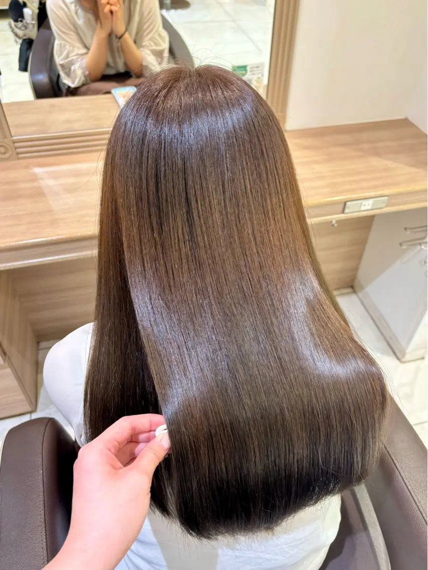 ロング カラー ベージュカラー 透明感カラー オリーブベージュ 韓国風ヘア ヘアカラー Asumi |透明感 |韓国風巻き🤍のヘアスタイル