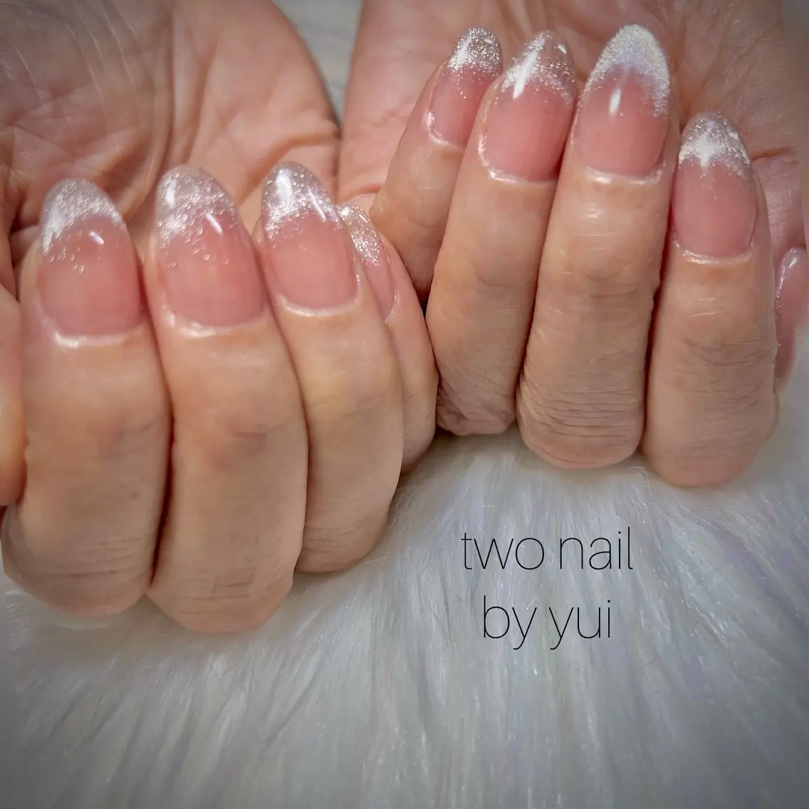 ネイル キラキラネイル マグネットネイル ネイルチップ ホワイト ハンドネイル two nailのネイルデザイン