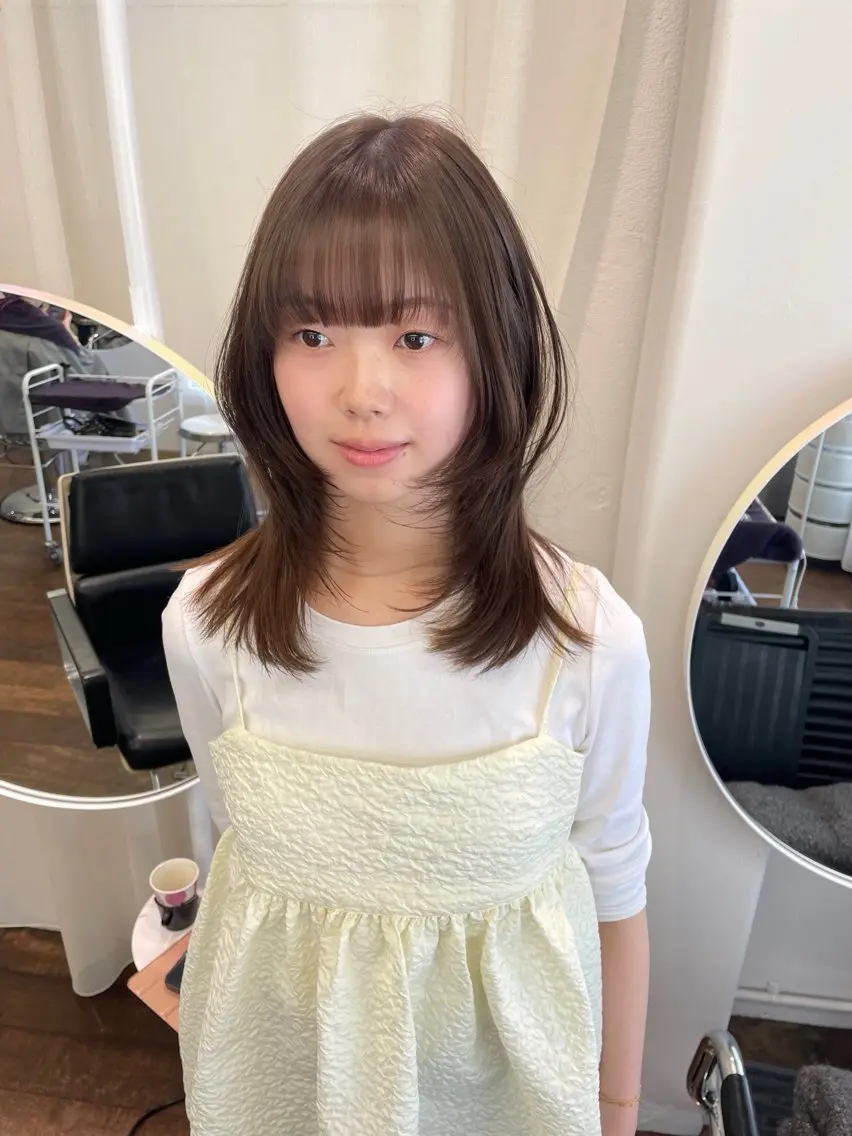 ミディアム カラー ベージュカラー オリーブベージュ カット ヘアカラー トリートメント レイヤーカット🎀 kanaのヘアスタイル