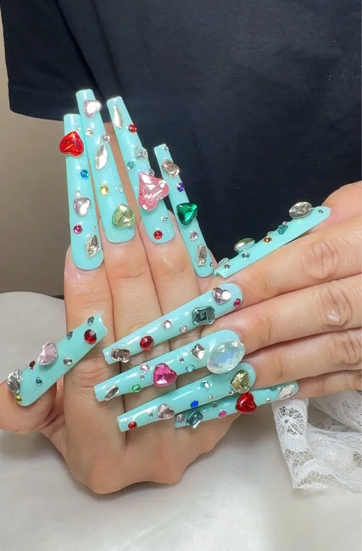ネイル チークネイル 長さ出し フットネイル ジェルネイル 卒業式 𝓐𝓷𝓻𝓲 XiinhNailのネイルデザイン
