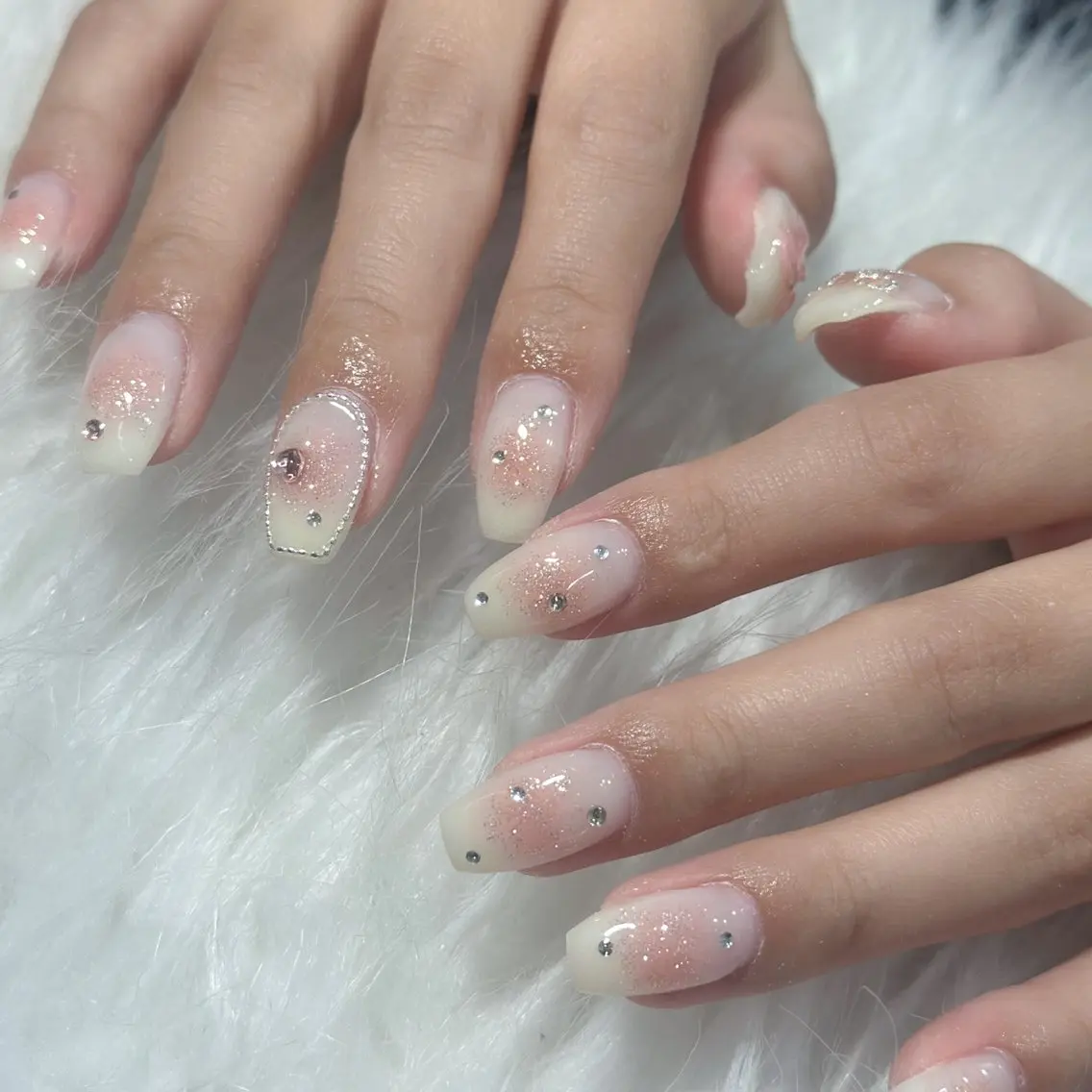 ネイル ハンドネイル フットネイル LAVISH nanamiのネイルデザイン