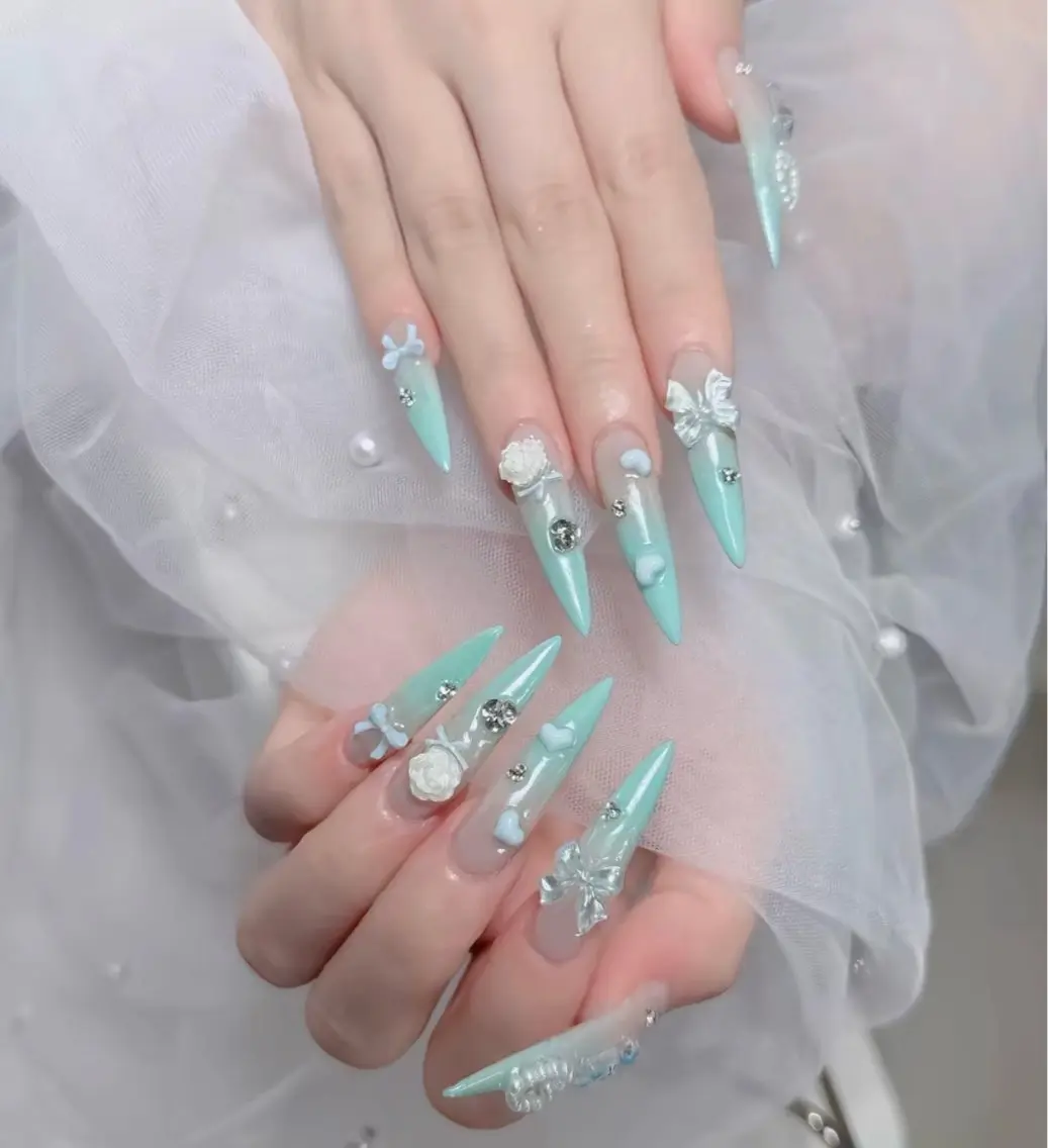 ネイル アートネイル ボルドー フレンチネイル ジェルネイル 氷ネイル・うるうるネイル ハンドネイル Julie Nail Rinのネイルデザイン
